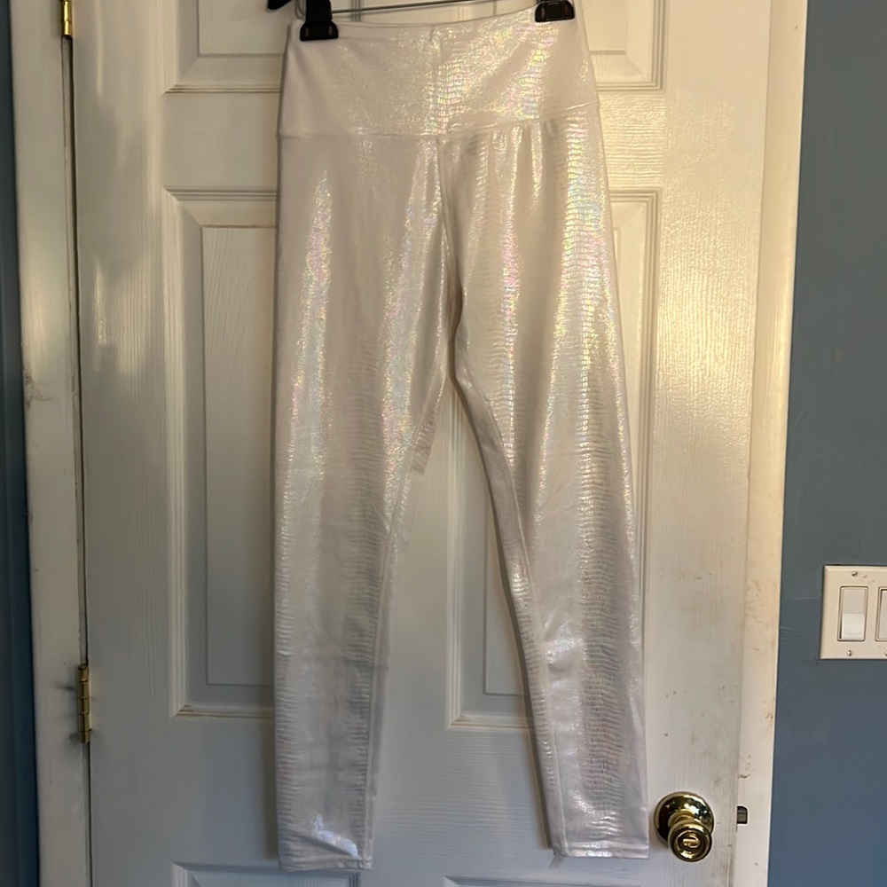 CycleBar branded white iridescent leggings by Kinsman Size Medium